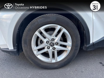 Photo 16 du bon plan TOYOTA C-HR 122h Dynamic 2WD E-CVT MY20 occasion à 19990 €