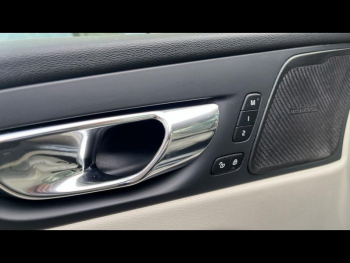 Photo 10 du bon plan VOLVO XC60 B4 AdBlue AWD 197ch Inscription Luxe Geartronic occasion à 29900 €