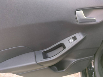 Photo 11 du bon plan FORD Fiesta Active 1.0 EcoBoost 95ch occasion à 14790 €
