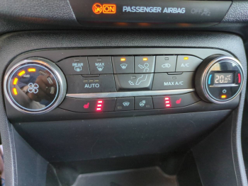 Photo 23 du bon plan FORD Fiesta Active 1.0 EcoBoost 95ch occasion à 14790 €