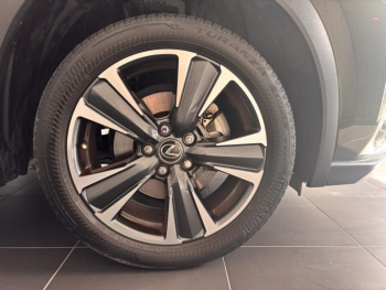 Photo 4 du bon plan LEXUS UX 250h 2WD Premium Edition MY22 occasion à 25900 €