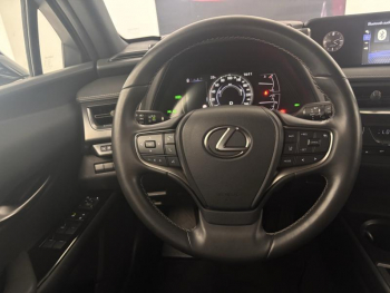 Photo 12 du bon plan LEXUS UX 250h 2WD Premium Edition MY22 occasion à 25900 €