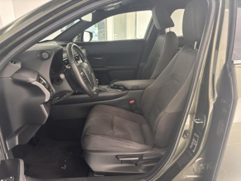 Photo 17 du bon plan LEXUS UX 250h 2WD Premium Edition MY22 occasion à 25900 €