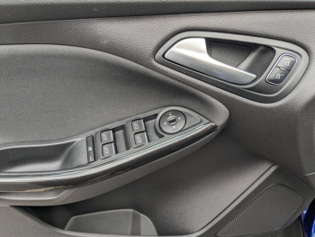 Photo 3 du bon plan FORD Focus 1.0 EcoBoost 100ch Stop&Start Business Nav 99g occasion à 10990 €