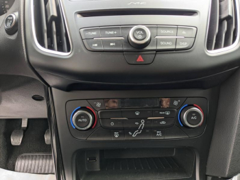 Photo 8 du bon plan FORD Focus 1.0 EcoBoost 100ch Stop&Start Business Nav 99g occasion à 10990 €