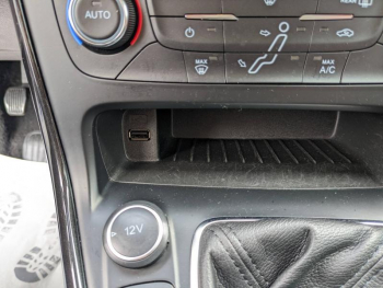 Photo 9 du bon plan FORD Focus 1.0 EcoBoost 100ch Stop&Start Business Nav 99g occasion à 10990 €