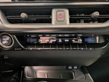 Photo 9 du bon plan LEXUS UX 250h Pack Business 2WD occasion à 25490 €