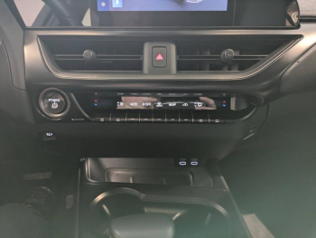 Photo 10 du bon plan LEXUS UX 250h Pack Business 2WD occasion à 25490 €