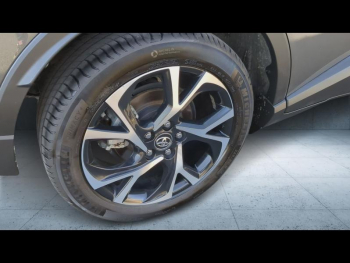 Photo 19 du bon plan TOYOTA C-HR 122h Graphic 2WD E-CVT occasion à 18900 €