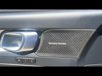 Photo 17 du bon plan VOLVO XC40 B3 163ch Plus DCT 7 occasion à 34990 €