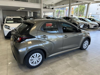Photo 5 du bon plan TOYOTA Yaris 116h Dynamic Business 5p + Programme Beyond Zero Academy MY22 occasion à 19990 €