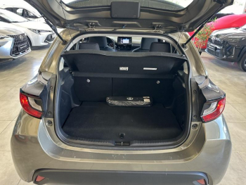 Photo 19 du bon plan TOYOTA Yaris 116h Dynamic Business 5p + Programme Beyond Zero Academy MY22 occasion à 19990 €
