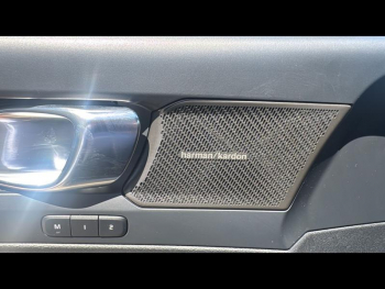 Photo 15 du bon plan VOLVO XC40 B3 163ch Ultra DCT 7 occasion à 37990 €