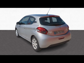 Photo 5 du bon plan PEUGEOT 208 1.2 PureTech 68ch Like 3p occasion à 7490 €