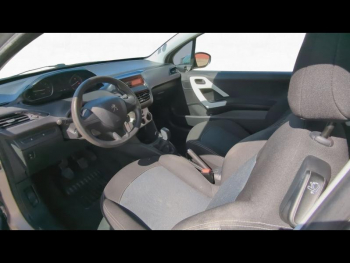 Photo 10 du bon plan PEUGEOT 208 1.2 PureTech 68ch Like 3p occasion à 7490 €