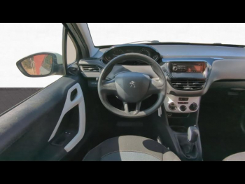 Photo 13 du bon plan PEUGEOT 208 1.2 PureTech 68ch Like 3p occasion à 7490 €