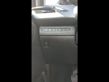 Photo 16 du bon plan PEUGEOT 208 1.2 PureTech 68ch Like 3p occasion à 7490 €