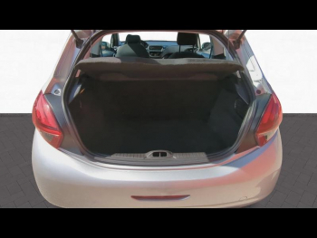 Photo 24 du bon plan PEUGEOT 208 1.2 PureTech 68ch Like 3p occasion à 7490 €