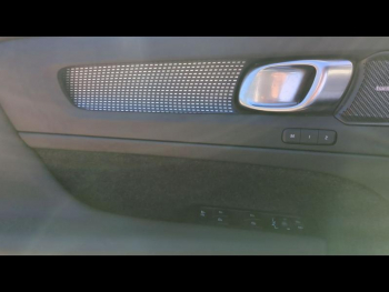Photo 19 du bon plan VOLVO XC40 B3 163ch Ultimate DCT 7 occasion à 37890 €
