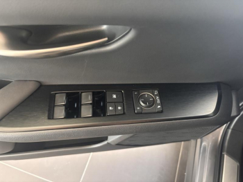 Photo 15 du bon plan LEXUS UX 300e Executive occasion à 22890 €