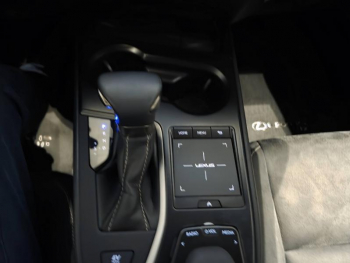 Photo 7 du bon plan LEXUS UX 250h 2WD Premium Edition MY21 occasion à 25490 €