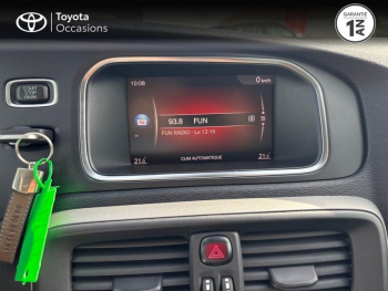Photo 15 du bon plan VOLVO V40 T2 122ch Momentum Business Geartronic occasion à 14889 €