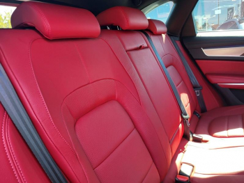 Photo 7 du bon plan JAGUAR F-Pace P400e Plug-in-Hybrid R-Dynamic SE BVA8 AWD occasion à 47990 €