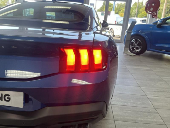 Photo 10 du bon plan FORD Mustang Fastback 5.0 V8 446ch GT BVA10 occasion à 79860 €