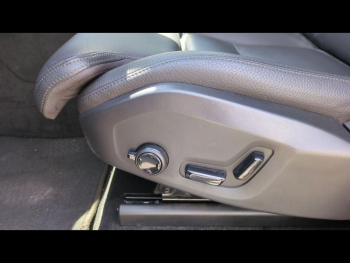 Photo 15 du bon plan VOLVO XC60 B4 AdBlue 197ch Plus Style Dark Geartronic occasion à 42890 €