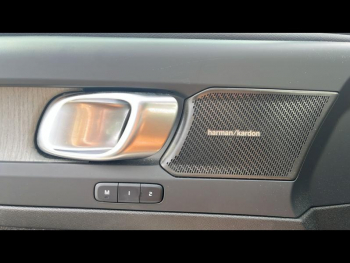 Photo 16 du bon plan VOLVO XC40 B3 163ch Ultra DCT 7 occasion à 37900 €
