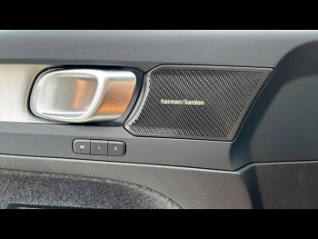 Photo 17 du bon plan VOLVO XC40 B3 163ch Plus DCT 7 occasion à 34900 €