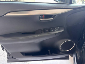 Photo 12 du bon plan LEXUS NX 300h 2WD Design MY21 occasion à 30990 €
