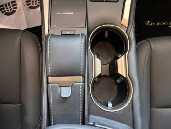 Photo 23 du bon plan LEXUS NX 300h 2WD Design MY21 occasion à 30990 €