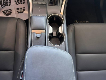 Photo 24 du bon plan LEXUS NX 300h 2WD Design MY21 occasion à 30990 €