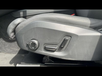 Photo 17 du bon plan VOLVO XC60 T6 Hybride Rechargeable 253 + 145ch Plus Style Dark Geartronic 8 AWD occasion à 55900 €