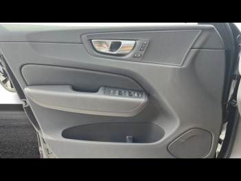 Photo 18 du bon plan VOLVO XC60 T6 Hybride Rechargeable 253 + 145ch Plus Style Dark Geartronic 8 AWD occasion à 55900 €