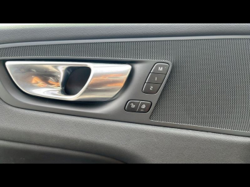 Photo 19 du bon plan VOLVO XC60 T6 Hybride Rechargeable 253 + 145ch Plus Style Dark Geartronic 8 AWD occasion à 55900 €