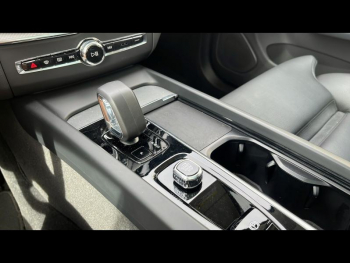 Photo 23 du bon plan VOLVO XC60 T6 Hybride Rechargeable 253 + 145ch Plus Style Dark Geartronic 8 AWD occasion à 55900 €