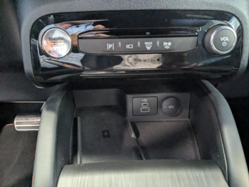 Photo 21 du bon plan FORD Kuga 2.5 Duratec 180ch Hybrid FlexiFuel ST-Line X Powershift occasion à 36943 €