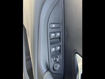 Photo 19 du bon plan PEUGEOT 2008 II Ph2 1.2 Hybrid 145ch Allure e-DCS6 occasion à 26990 €
