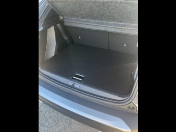 Photo 30 du bon plan PEUGEOT 2008 II Ph2 1.2 Hybrid 145ch Allure e-DCS6 occasion à 26990 €