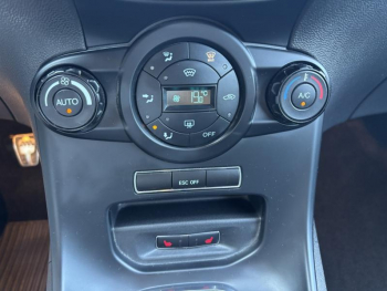Photo 12 du bon plan FORD Fiesta 1.6 EcoBoost 182ch ST 3p occasion à 14990 €