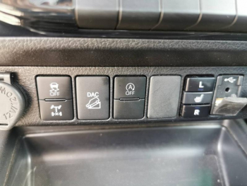 Photo 5 du bon plan TOYOTA Hilux VUL 2.8 D-4D X-Tra Cabine Invincible 4WD BVA RC23 occasion à 40990 €