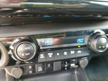 Photo 6 du bon plan TOYOTA Hilux VUL 2.8 D-4D X-Tra Cabine Invincible 4WD BVA RC23 occasion à 40990 €