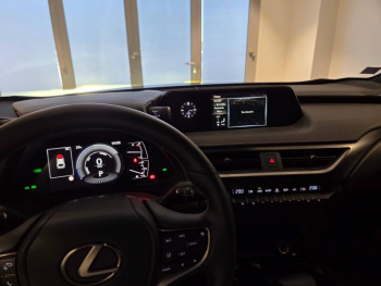 Photo 5 du bon plan LEXUS UX 250h 2WD Premium Edition MY22 occasion à 25990 €