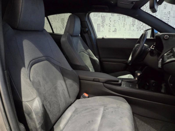 Photo 11 du bon plan LEXUS UX 250h 2WD Premium Edition MY22 occasion à 25990 €