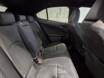 Photo 12 du bon plan LEXUS UX 250h 2WD Premium Edition MY22 occasion à 25990 €