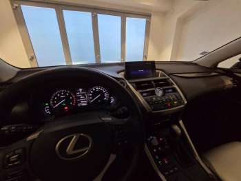 Photo 4 du bon plan LEXUS NX 300h 2WD Sport Edition occasion à 28490 €