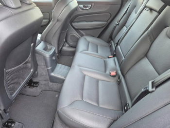 Photo 6 du bon plan VOLVO XC60 T6 Hybride Rechargeable 253 + 145ch Plus Style Dark Geartronic 8 AWD occasion à 54890 €