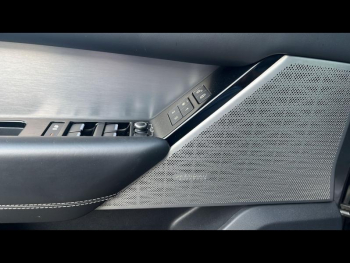 Photo 29 du bon plan LAND-ROVER Range Rover Velar 3.0D V6 300ch R-Dynamic HSE AWD BVA occasion à 44490 €